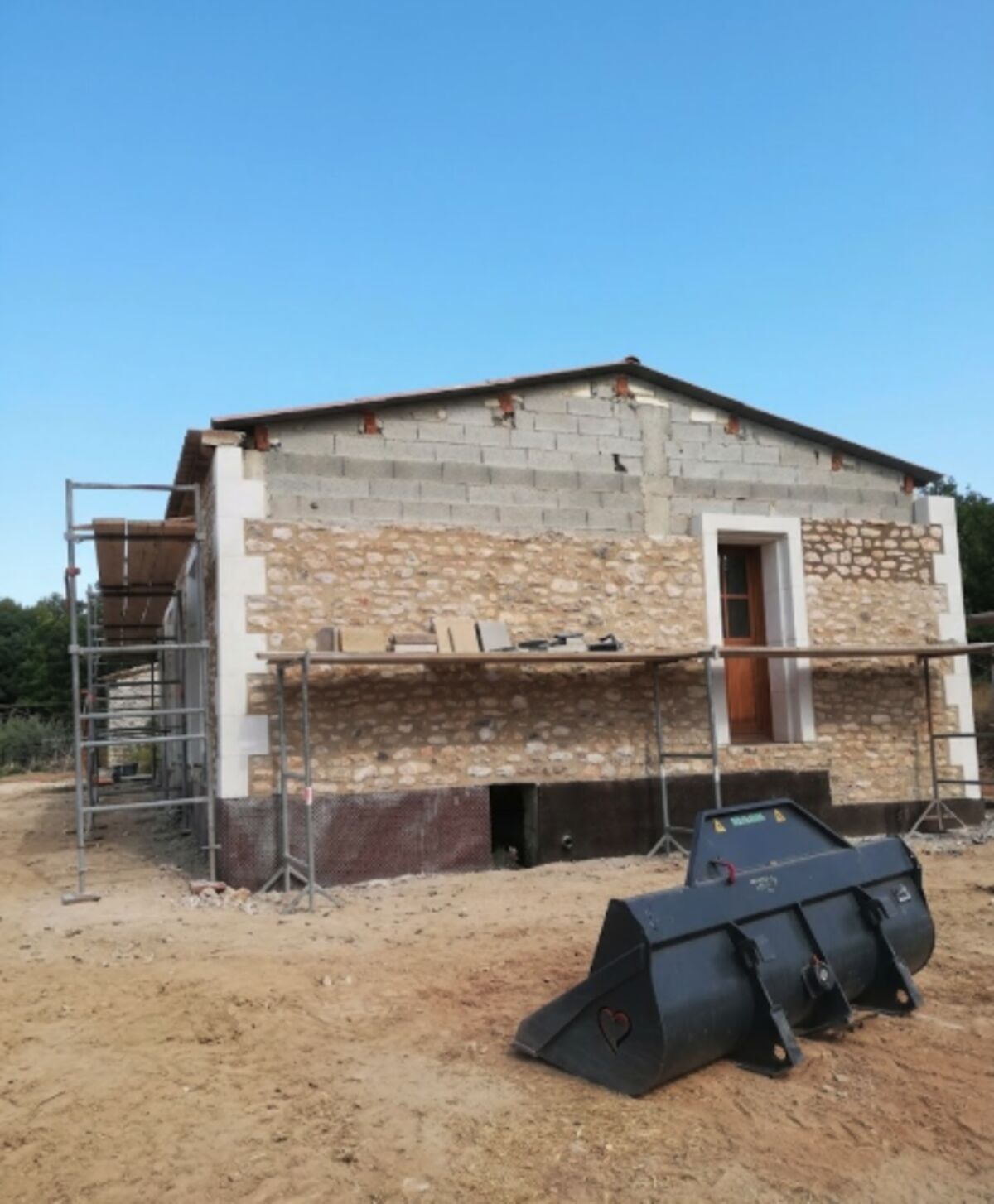 Mur de parement en pierre Luberon